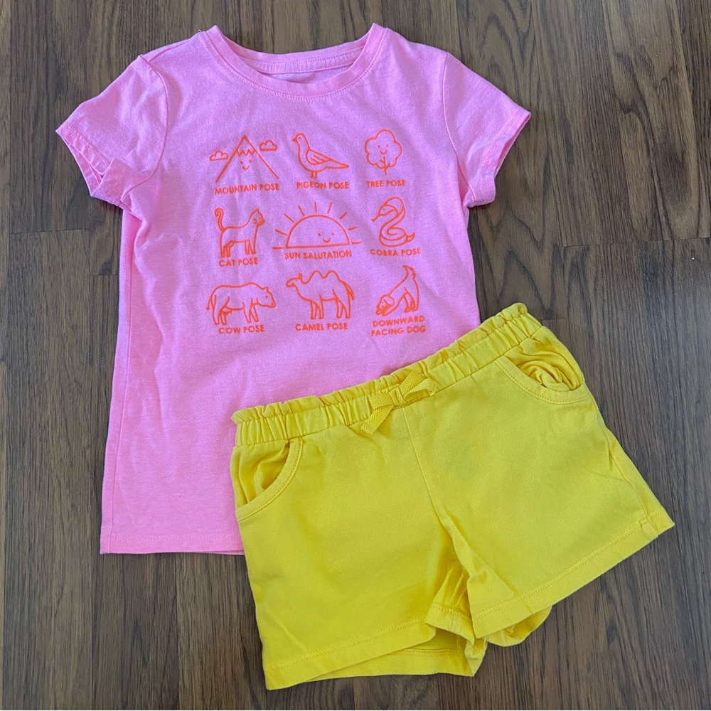 Lot of two items tee and shorts size 4/5T